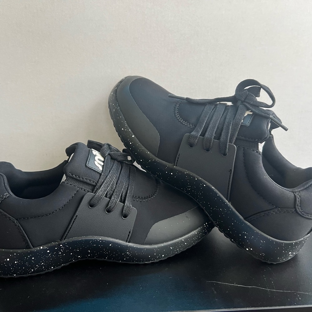 Dark Grey Sneakers with Cushioned Midsole and Rugged Tread